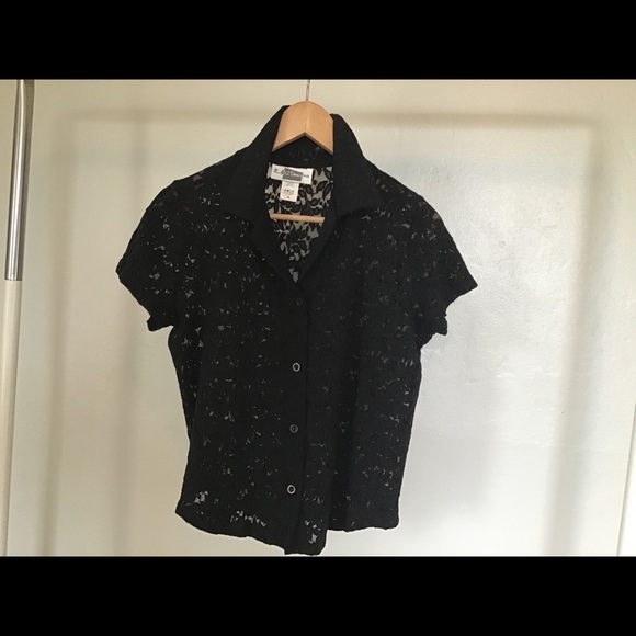 Tops - ✨3/$15✨Lace Short Sleeve button up shirt.
